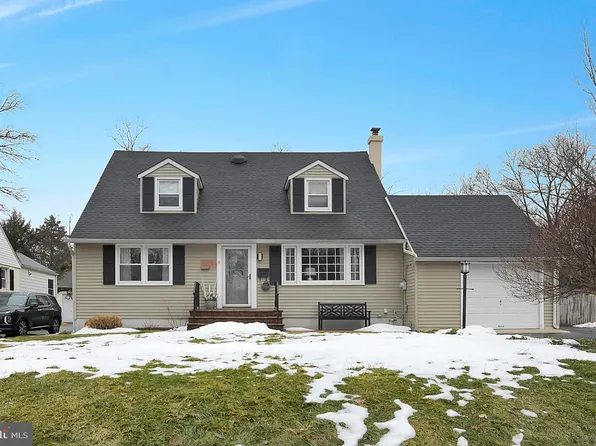 56 Ridgewood Ave, Ewing, NJ 08618