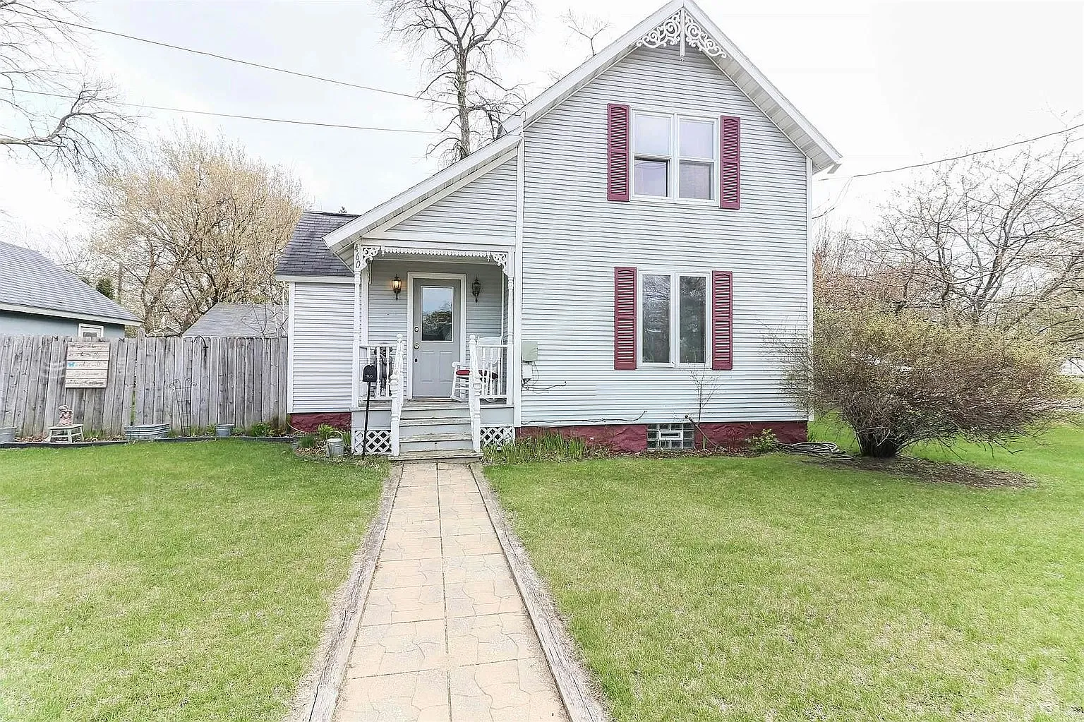 460 Spruce Street — Photo 2