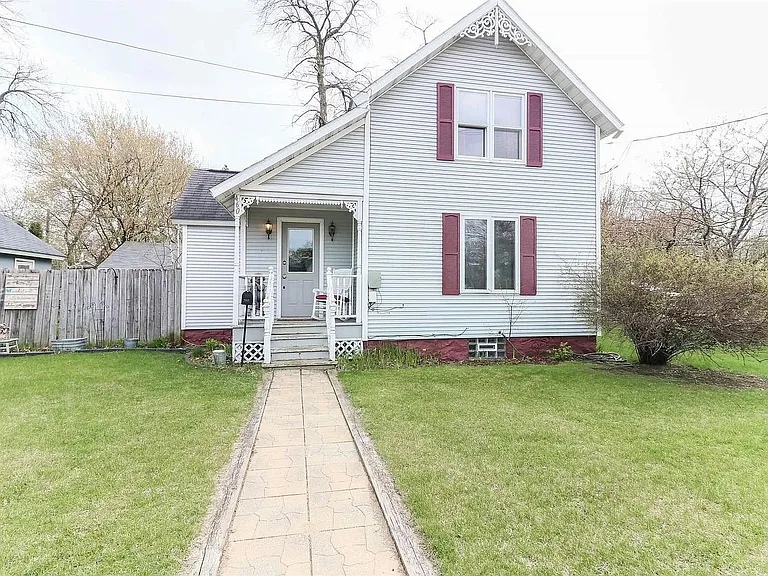 460 Spruce St — Photo 2