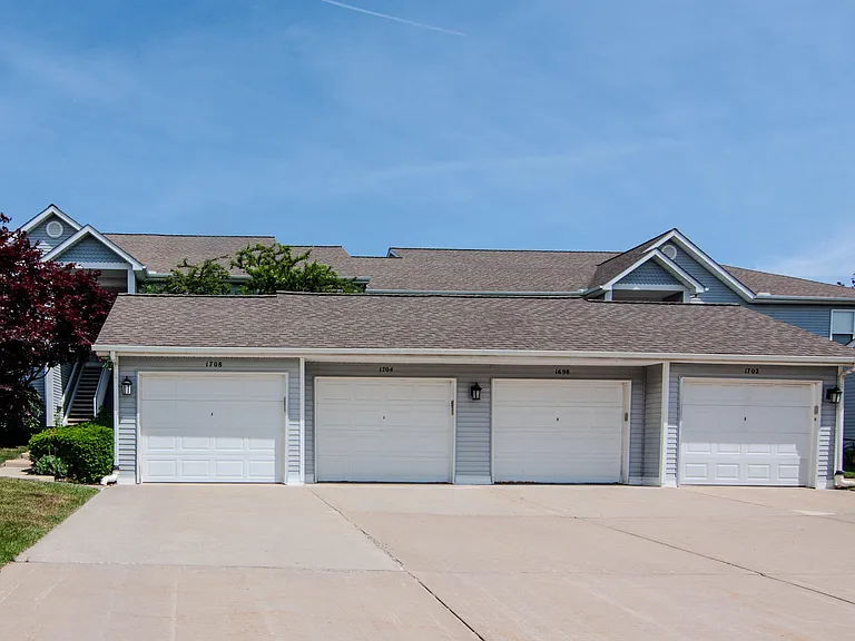 1704 Weatherstone Dr — Photo 3
