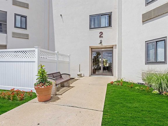 2nd image of 725 Miller Ave