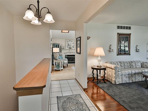 3rd image of 9480 Sagewood Dr