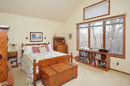4th image of 117 E Sutton Pl