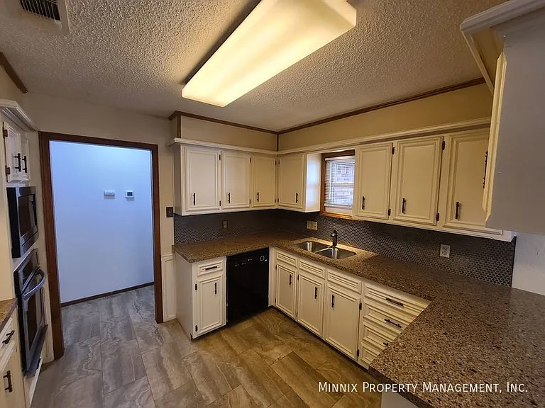 4005 Saint Andrews Dr — Photo 25