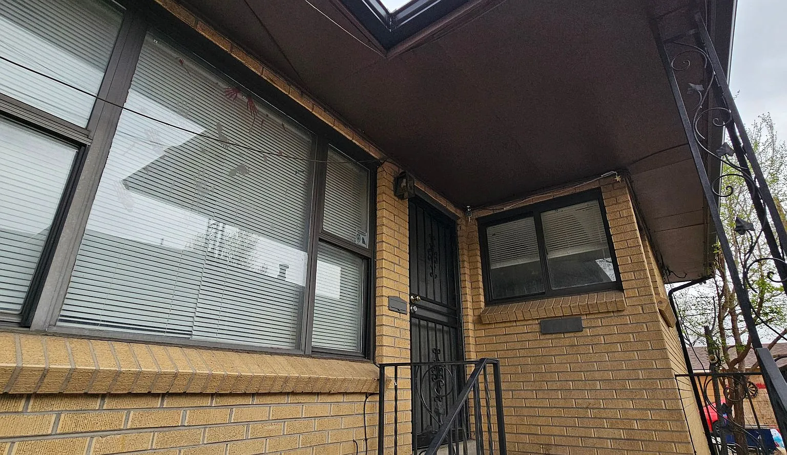 Super Cool Mountain View 2 Bedroom 1 Bath Top floor Duplex - Offering 1 month of free rent!! — Photo 3