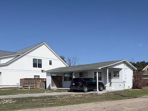 2nd image of 217 Le Grand Dr
