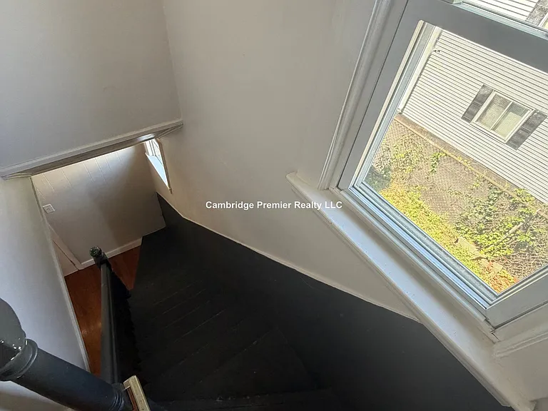 85R Glen St — Photo 13