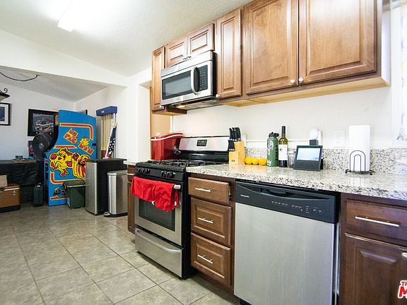 5th image of 2060 Salerno Ave