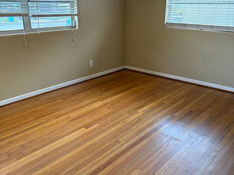 3243 N Orange Ave — Photo 12