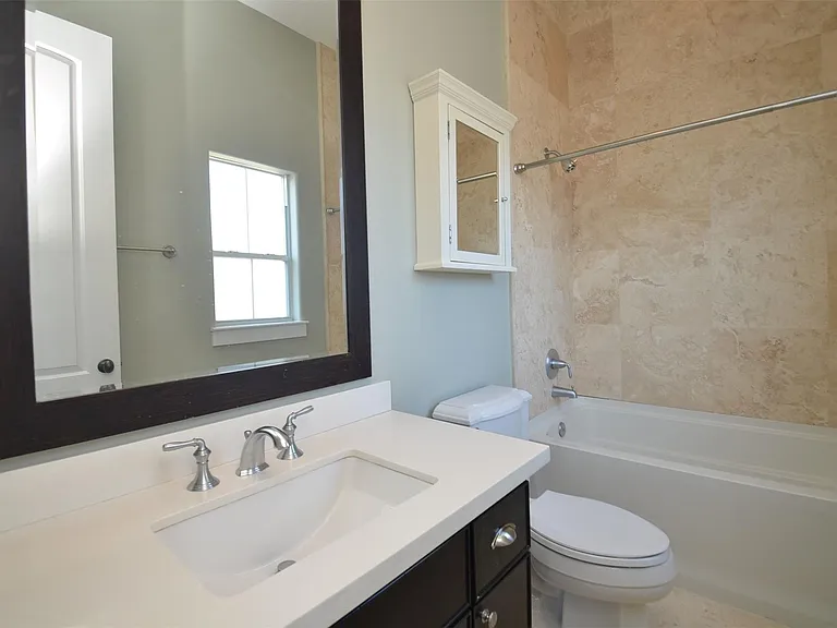 1818 Binz St #E — Photo 24