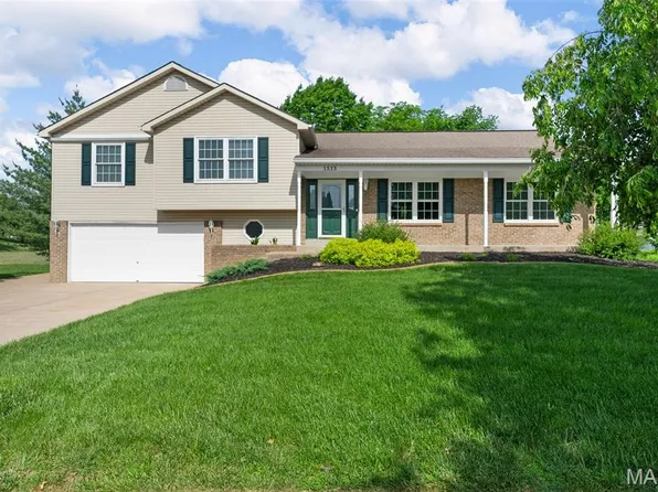 1513 Tea Party Ln, O'Fallon, MO 63366