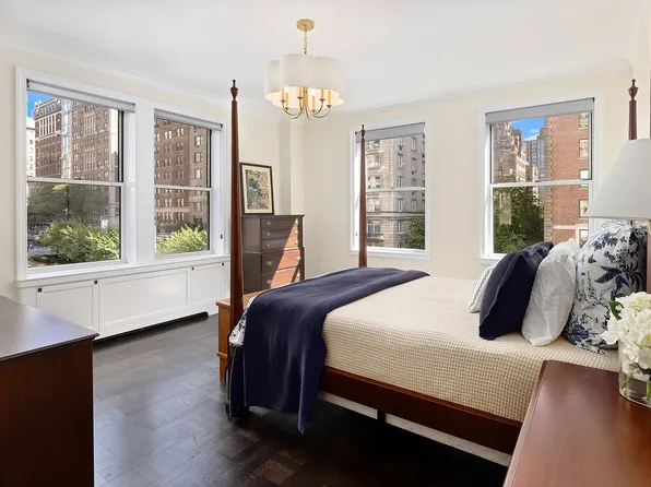 910 Park Avenue image 8 of 14