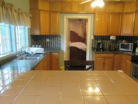 Good size kitchen with all major appliances included