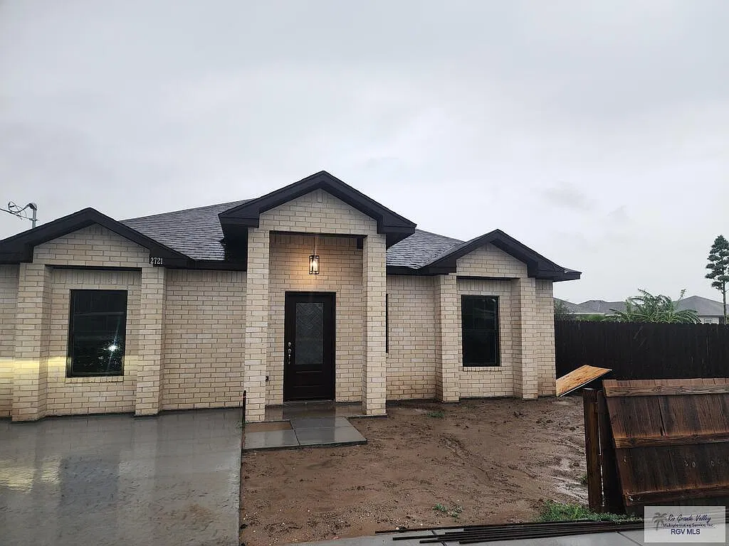 4 bed, 3.0 bath, 1368 sqft, $2,300 — Photo 1