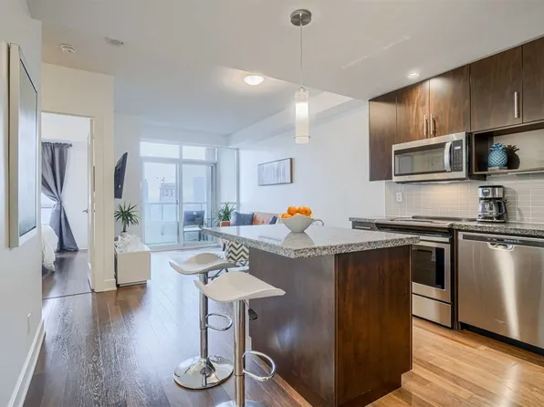 120 Homewood Ave #3810, Toronto, ON M4Y 2J3