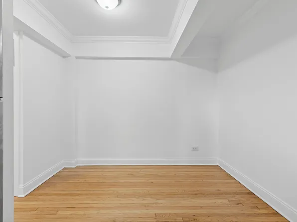 4501 Broadway image 3 of 7