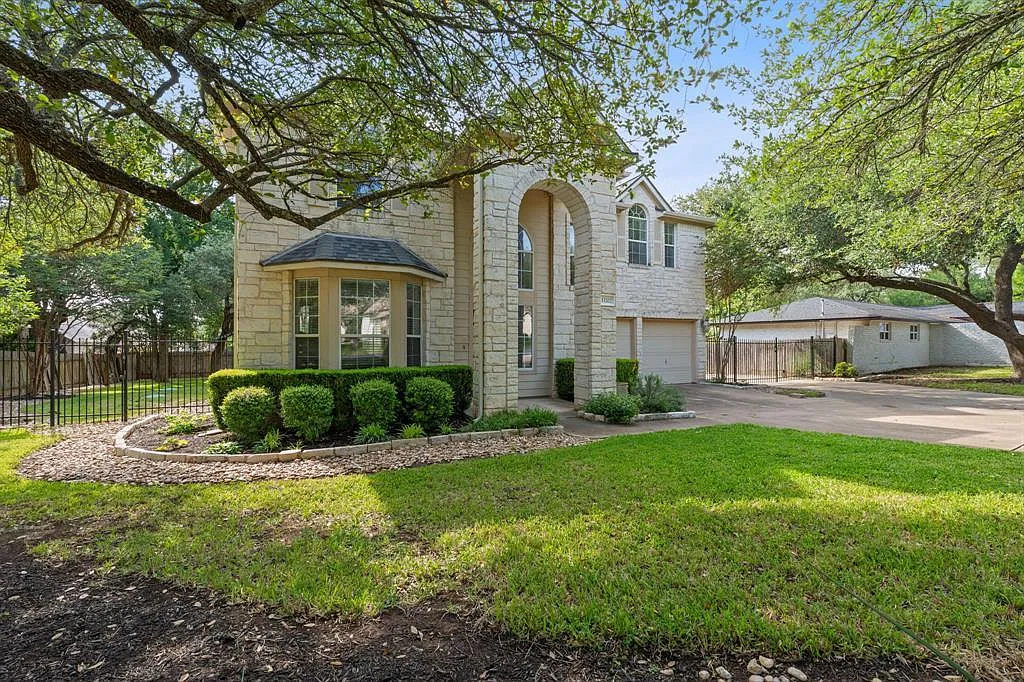 3 bed, 2.5 bath, 2226 sqft, $2,500 — Photo 3