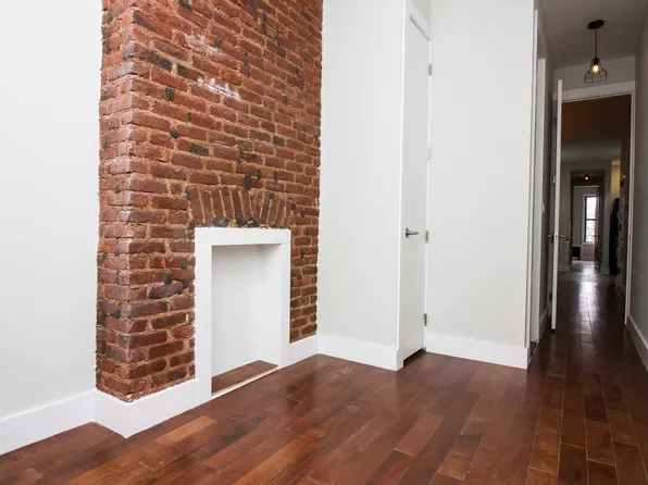 637 Willoughby Avenue image 4 of 9