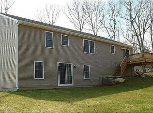 3 Excalibur Dr, Richmond, RI 02892