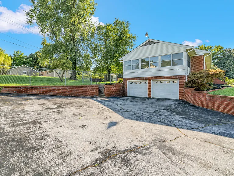 217 Buckingham Dr — Photo 40
