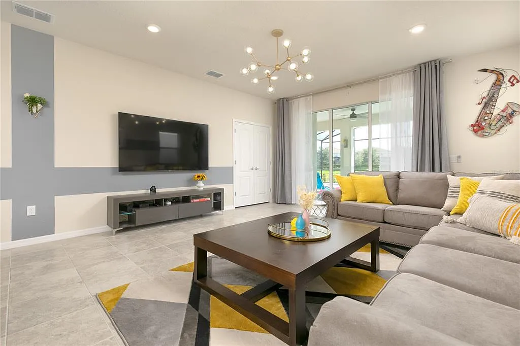 7 bed, 5.5 bath, 3281 sqft, $3,700 — Photo 4
