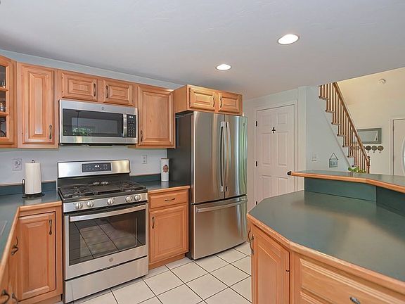 4th image of 138 Elmwood St