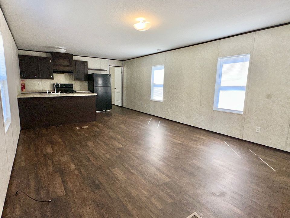 1st image of 425 Chloe Cir