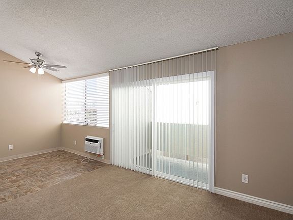 5th image of 8633 La Mesa Blvd #100