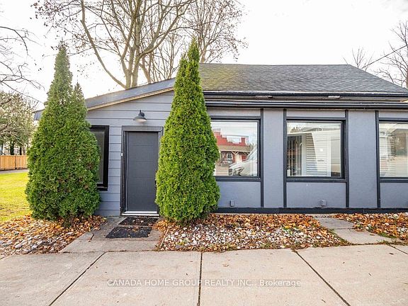 2nd image of 30 Main St N