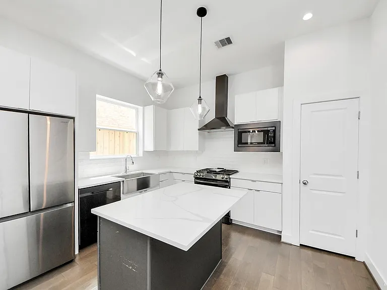 5823 Dolores St — Photo 42