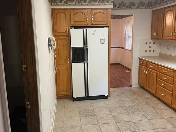 4th image of 6139 Eddington Dr