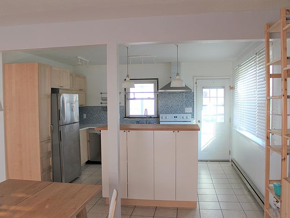 4th image of 303 Locust Dr