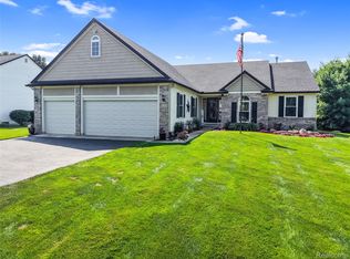 2905 Saddlebrook Ct, Pinckney, MI 48169