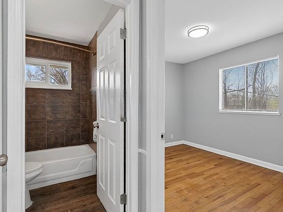 4th image of 10203 Gourock Dr