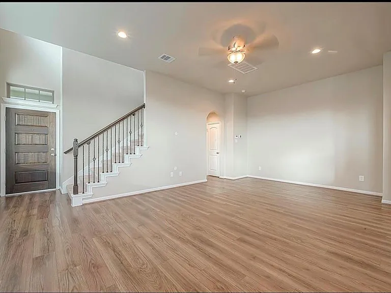 8700 Laurel Crest Dr — Photo 5