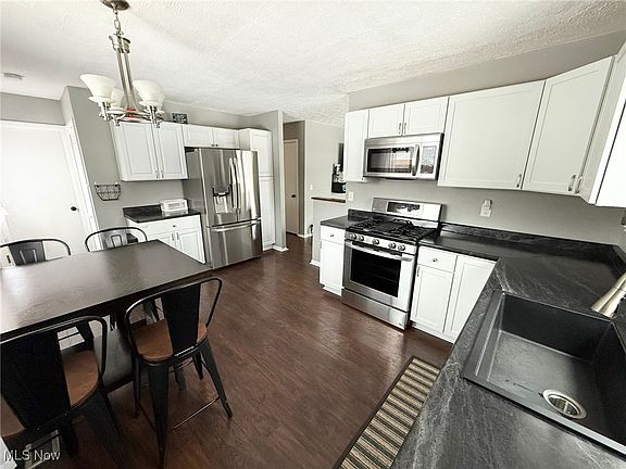 5th image of 28549 Holly Dr