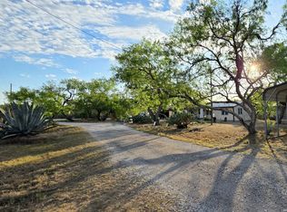 4029 County Road 117, Floresville, TX 78114