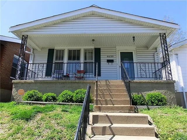 4639 Ray Ave photo 1