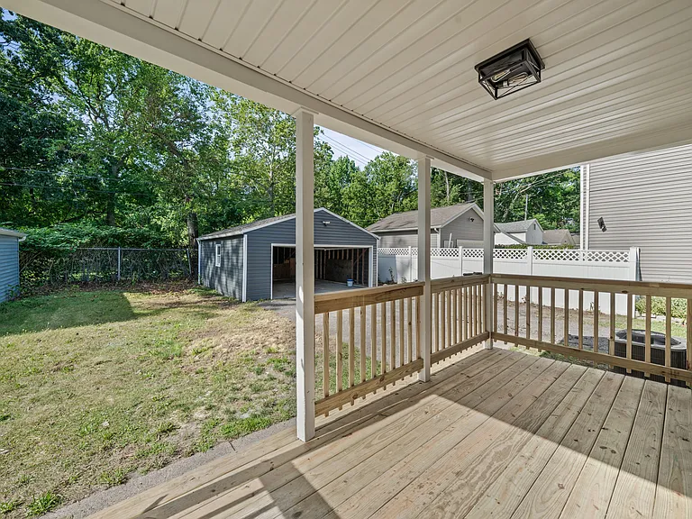 12028 Wade Park Ave — Photo 33