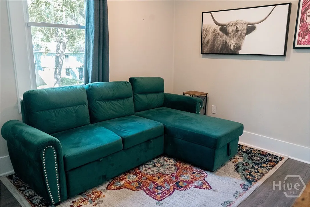3 bed, 2.0 bath, 1978 sqft, $2,500 — Photo 4