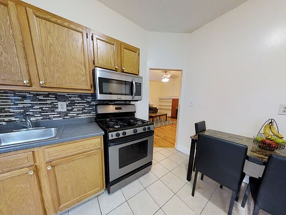 5th image of 1526 E Genesee St #1
