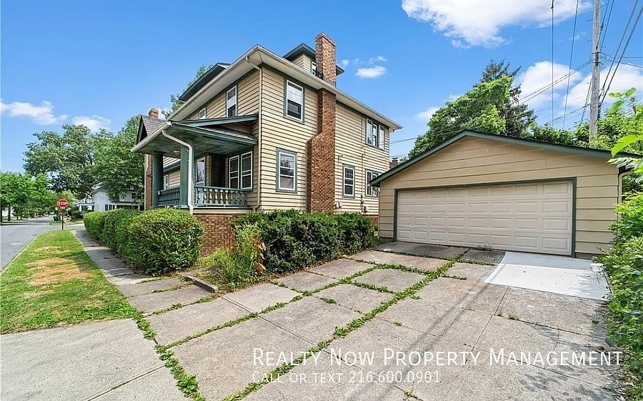 1st image of 2037 Cottage Grove Dr