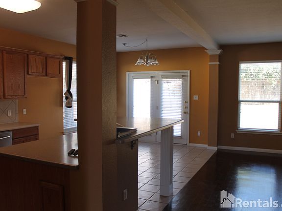 4th image of 304 Water Oak Dr
