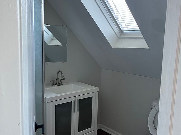 4th image of 824 N Alabama St #7
