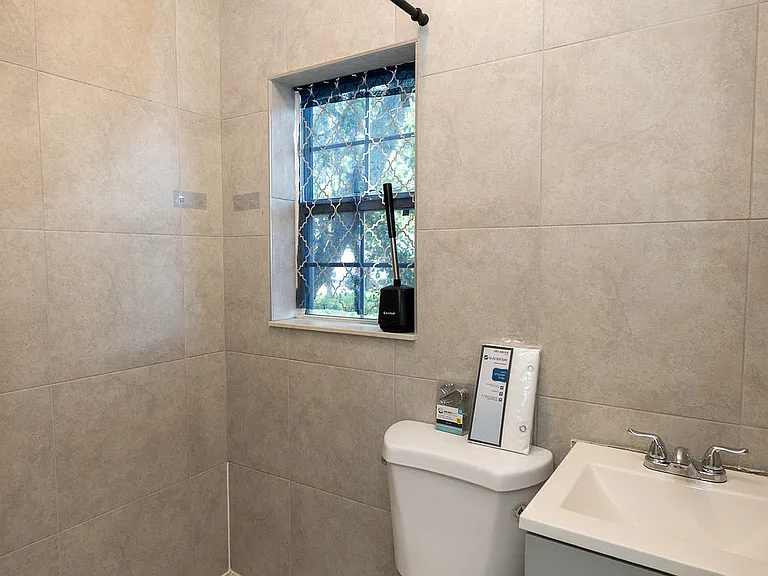 306 Taylor Ave #B — Photo 11