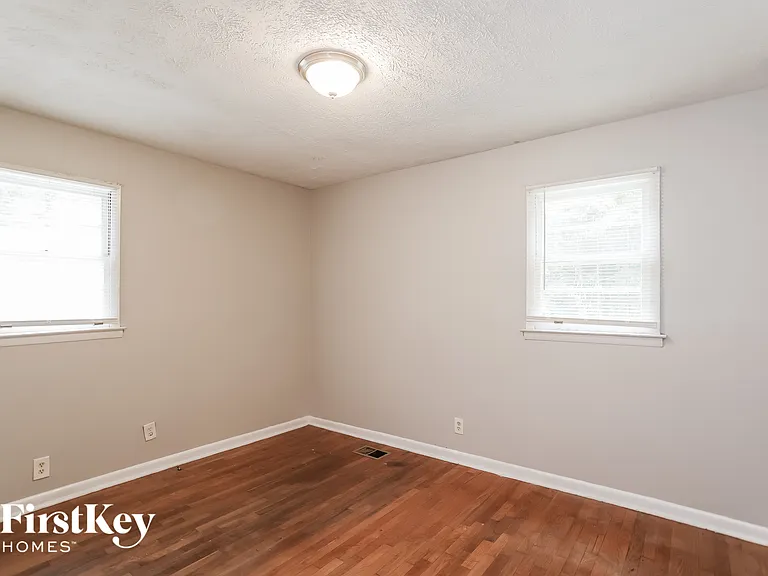 727 Alfred Rd NW — Photo 10