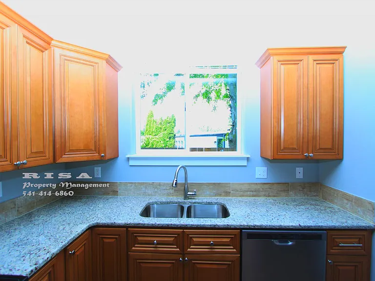4185 Lancaster Dr NE — Photo 10