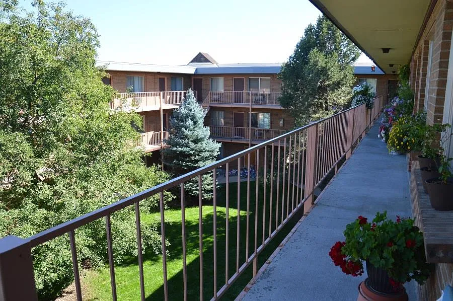 Crestview Apartments