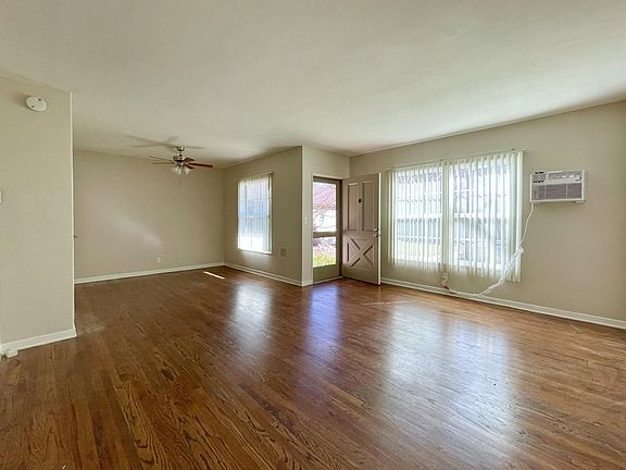 3rd image of 883 S Marengo Ave