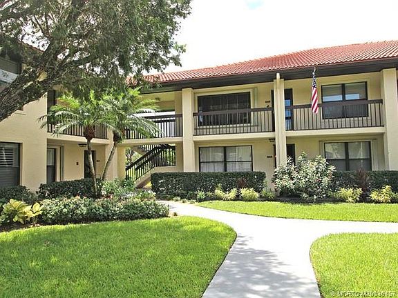 4th image of 571 SW South River Dr APT 105